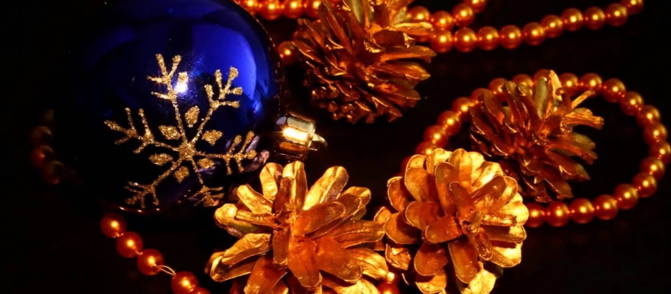 Τα ξεχωριστά χριστουγεννιάτικα έθιμα στα Δωδεκάνησα - Κουραμπιέδες με αλισίβα και γιαπράκια